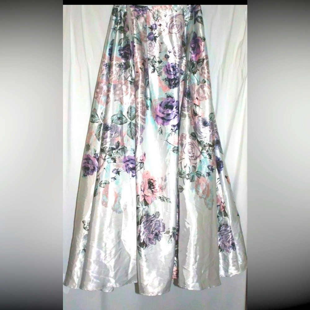 Blondie Nites Charmuese/ satin Floral A Line Maxi  skirt purple Multi Size 7